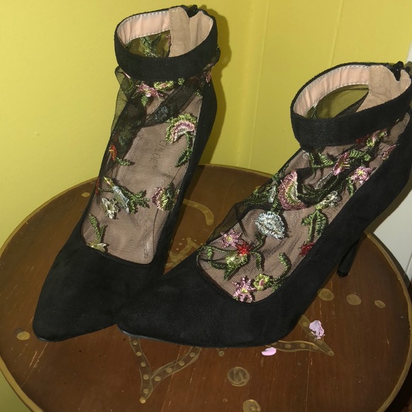 Heels - Picture 1 of 2